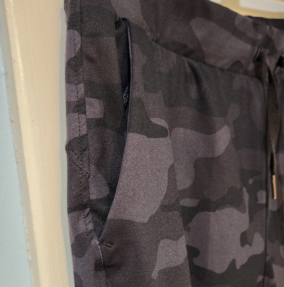 Women's Libin Camo Lightweight Jogger, Size L - Picture 5 of 13